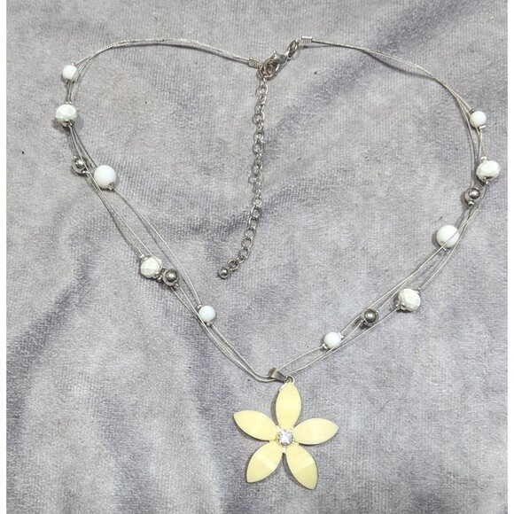 Fairycore Spring Themed Floral Floating Necklace - Picture 6 of 6